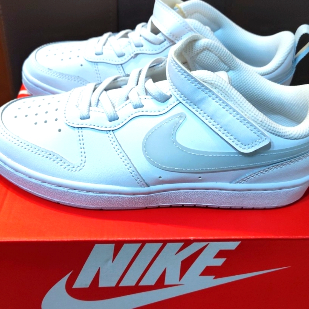 Nike Boys Sneakers Size 3 White. New in box